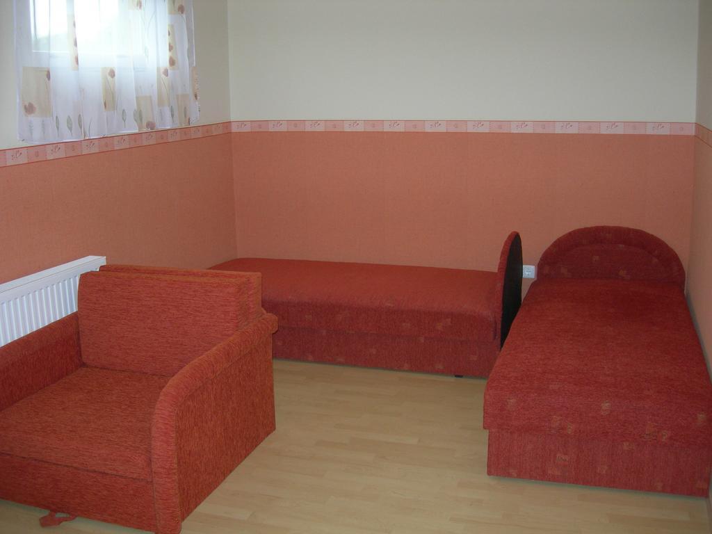 Radek Vendeghaz Es Apartman Halaszi Luaran gambar
